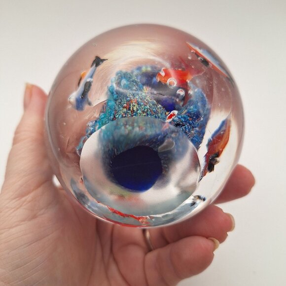 VINTAGE MURANO-STYLE ART GLASS FISH AQUARIUM ROUND PAPERWEIGHT LARGE VIBRANT - Picture 13 of 16
